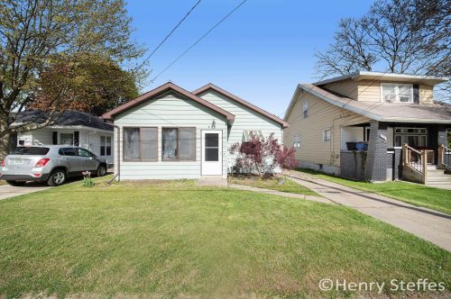 936 Valley Ave, Grand Rapids, MI 49504-4096