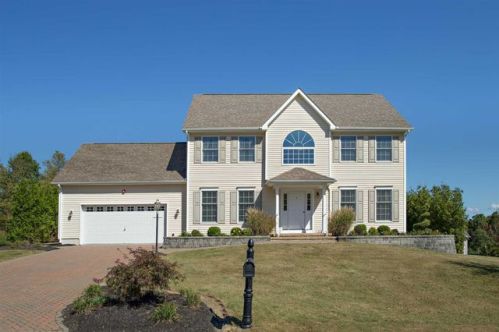 8 Alia Ct, Poughkeepsie, NY 12603-1351