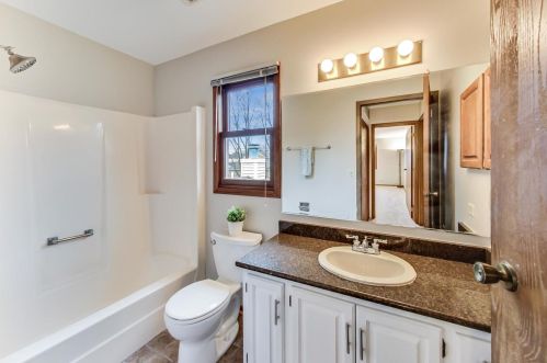 1312 Creighton Ave, Naperville IL 60565-2954 exterior