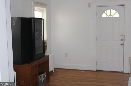 66 53rd Pl, Washington, DC 20019-6532