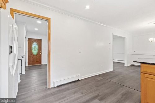 8 Maddock Dr, Trenton NJ 08628-2308 exterior