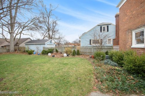 2243 Paris Ave, Grand Rapids MI 49505-4152 exterior