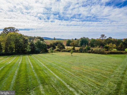 23073 Creighton Farms Dr, Leesburg VA 20175-6491 exterior