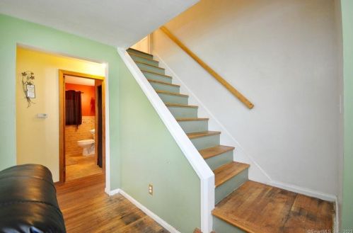 81 White St, Manchester CT 06042-3127 exterior