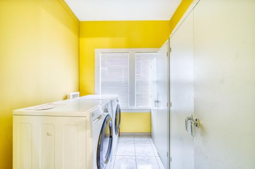 3230 Monticello Ave, Chicago IL 60618-5321 exterior