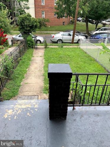 1347 Downing St, Washington, DC 20018-1136