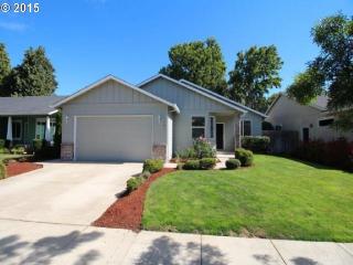 1341 Manzana St, Eugene, OR 97404-2888