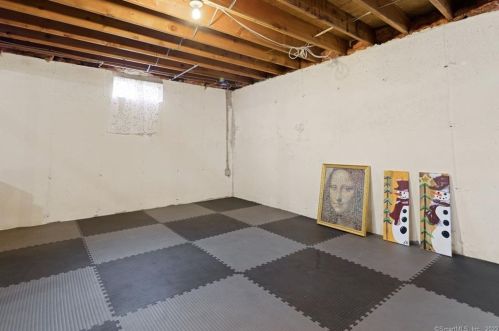 63 Foxcroft Rd, Enfield CT 06082-2430 exterior