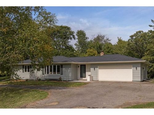 4360 Creek Rd, Chaska, MN 55318-9226