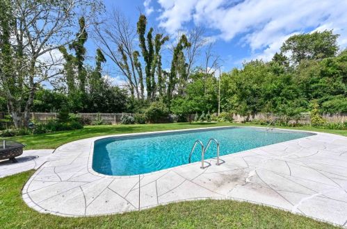 6855 Lk Dr, Milwaukee WI 53217-3622 exterior