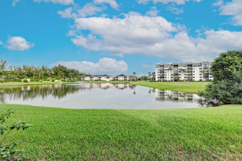 702 Southstar Dr, Fort Pierce FL 34949-9120 exterior