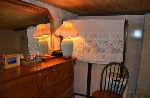 90 Gibbs Ave, Middletown RI 02840-2239 exterior