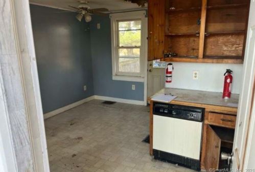 59 Woodland St, Manchester CT 06042-3011 exterior