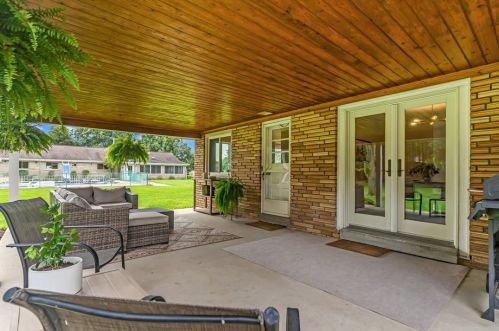 2374 Jenkinson Dr, Pittsburgh PA  15237-6620 exterior