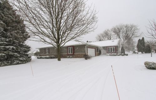 4517 Clayton Crst Ave, Milwaukee WI 53221-3732 exterior