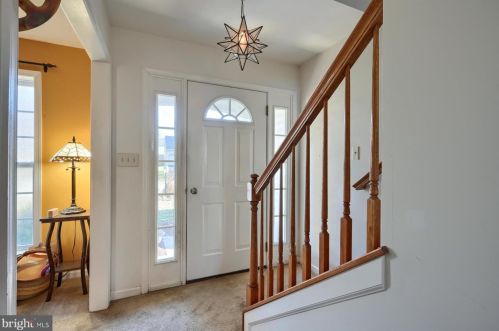 83 Apple Blossom Dr, Lancaster, PA 17602-1652