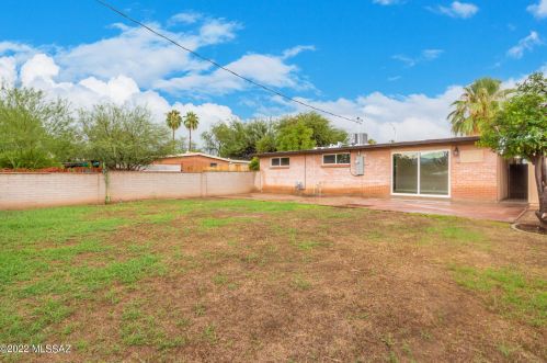 7401 20 St, Tucson AZ 85745-3035 exterior