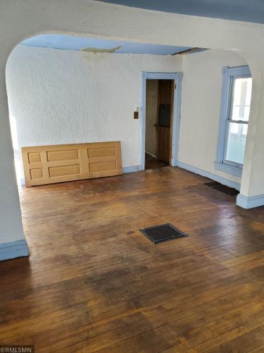 611 Charles Ave, Saint Paul MN 55104-2717 exterior