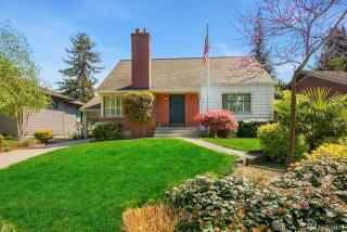 8046 Fairway Dr, Seattle, WA 98115-5225
