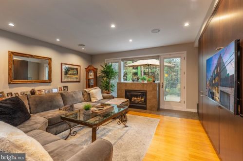 1436 Bainbridge St, Philadelphia PA 19146-1807 exterior