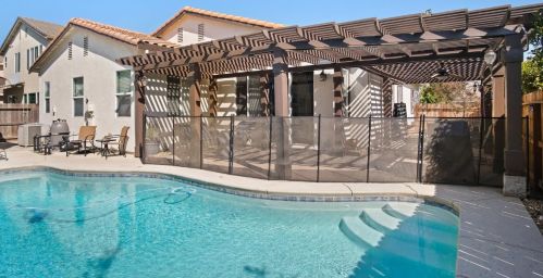 1072 La Paloma St, Turlock CA  95382-0485 exterior