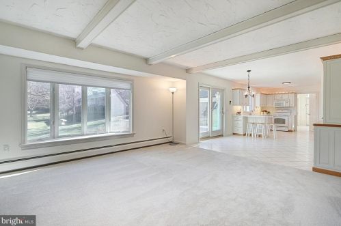 869 Fairview Dr, Hanover PA 17331-9747 exterior