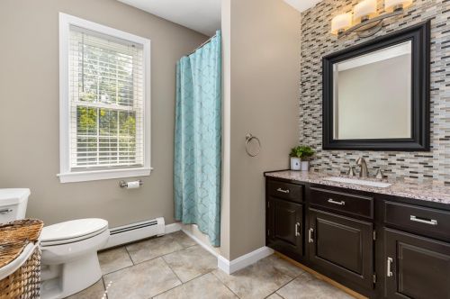 22 Greenleaf Dr, Seabrook NH 03874-4045 exterior