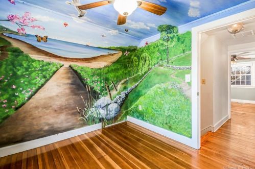 12 Monroe St, North Haven CT 06473-1813 exterior