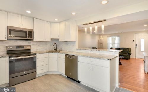 6463 Lacrosse Ln, Glen Burnie MD 21061-8823 exterior