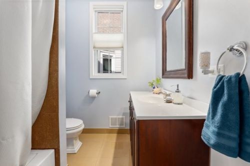 3232 Belle Plaine Ave, Chicago IL 60618-2338 exterior