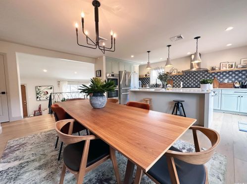 4 Cutchogue Ln, Commack NY  11725-4207 exterior