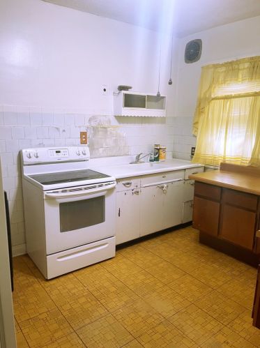 12136 Princeton Ave, Chicago IL 60628-6516 exterior