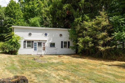 661 Noxon Rd, Poughkeepsie NY  12603-3825 exterior