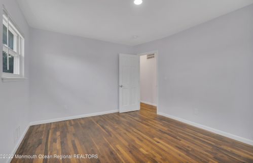 18 Oklahoma Dr, Jackson Twp NJ  08527-1502 exterior