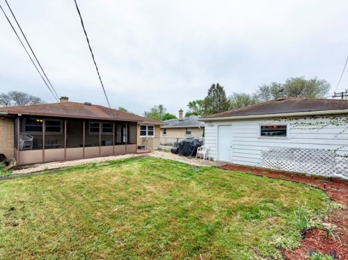 2212 Jackson St, Waukegan IL 60085-5443 exterior