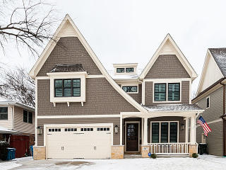 587 Hillcrest Ave, Elmhurst, IL 60126-4147