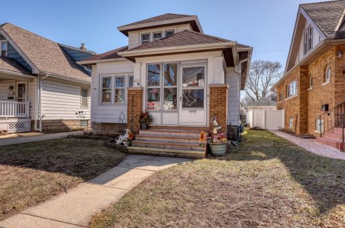 6631 Romona Ave, Milwaukee, WI 53213-2976