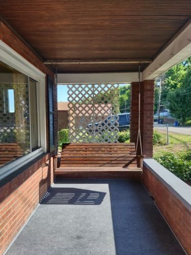 1942 Dartmore St, Pittsburgh, PA 15210-4006