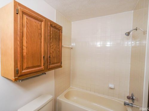 1212 Berkley Cir, Mishawaka IN 46544-4802 exterior