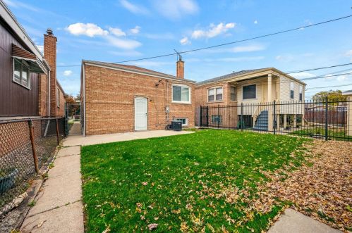 2335 92nd St, Chicago IL  60617-3841 exterior