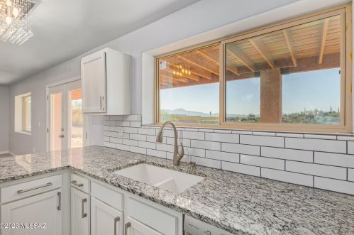 828 Cresta Loma Dr, Tucson AZ 85704-3706 exterior