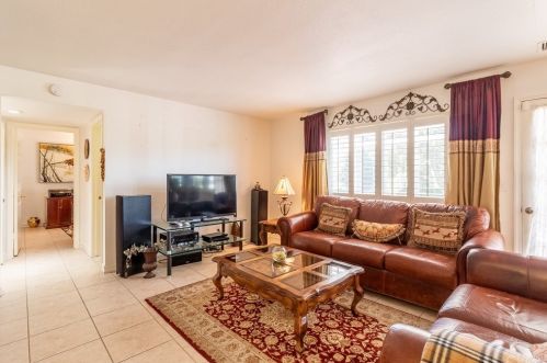 17305 Mariposa Ave, Riverside CA 92504-6079 exterior