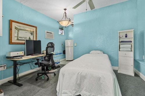 620 94 Ave, Naples FL 34108-2447 exterior