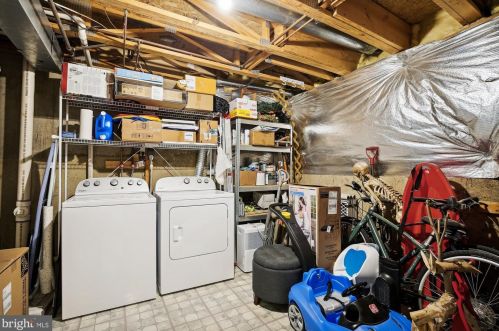 6020 Kestner Cir, Alexandria VA  22315-4833 exterior