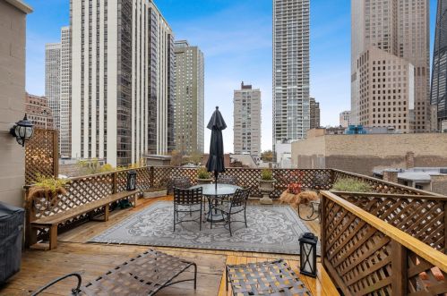 45 Bellevue Pl, Chicago IL  60611-1133 exterior