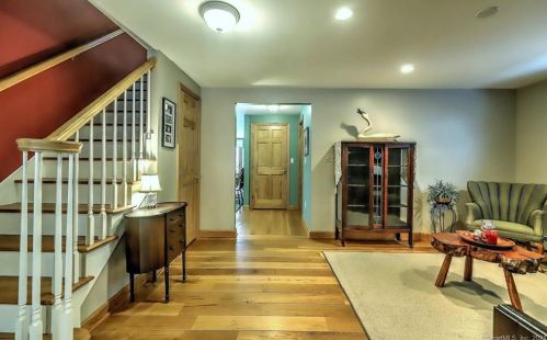 26 Chapel St, Milford CT 06460-7922 exterior