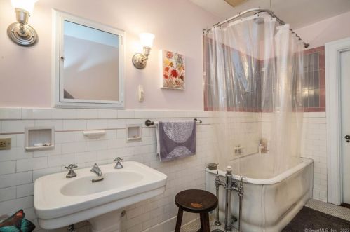 160 Oxford St, Hartford CT 06105-2514 exterior