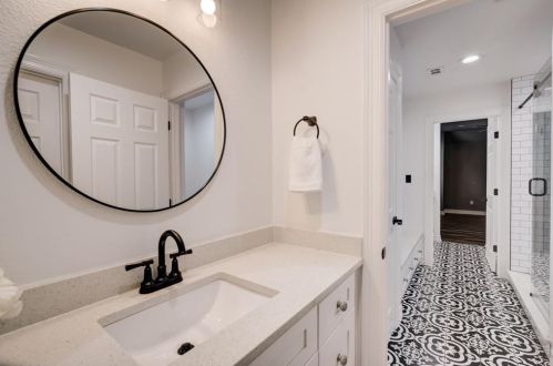 11513 Firethorn Ct, Austin TX 78732-2231 exterior