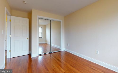 2720 10th St, Philadelphia PA 19133-1511 exterior