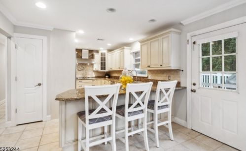 41 Cutter Dr, East Hanover NJ  07936-3047 exterior